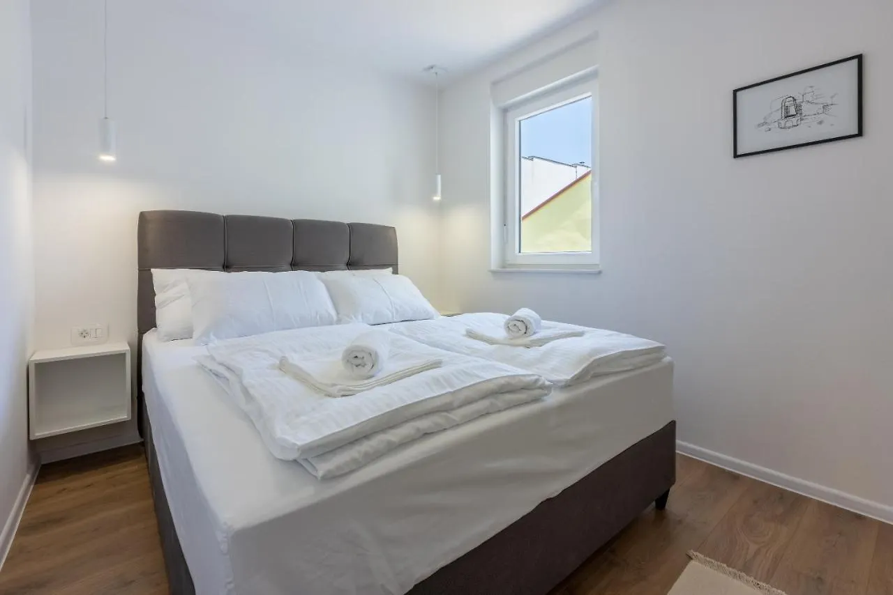 Luxury Apartments Lovorka 3 & 4***/**** Selce 0*,