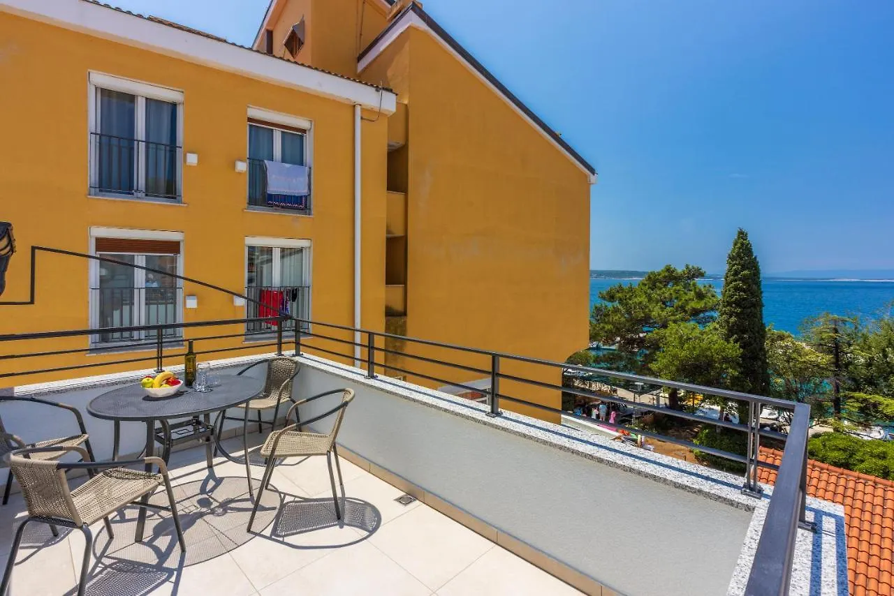 Luxury Apartments Lovorka 3 & 4***/**** Selce