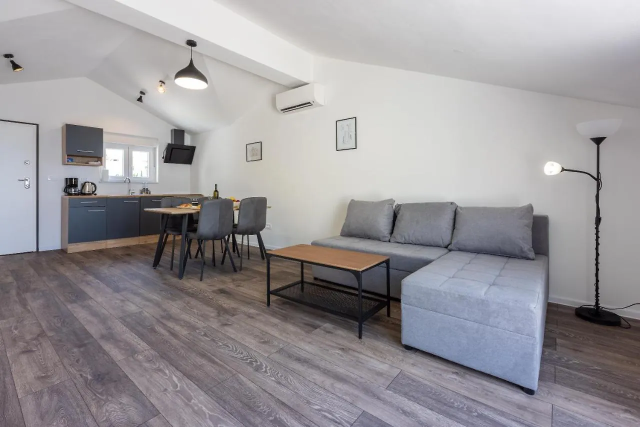 Luxury Apartments Lovorka 3 & 4***/**** Selce