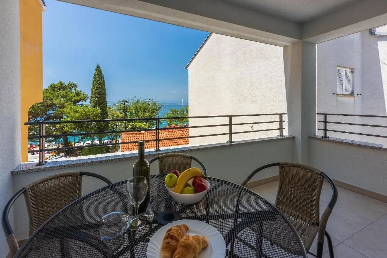 Luxury Apartments Lovorka 3 & 4***/**** Selce