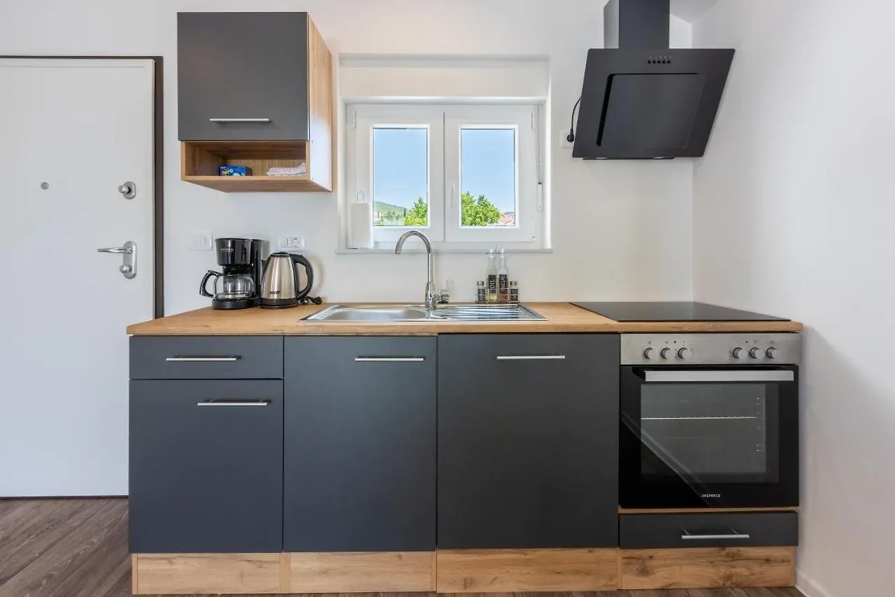 Luxury Apartments Lovorka 3 & 4***/**** Selce