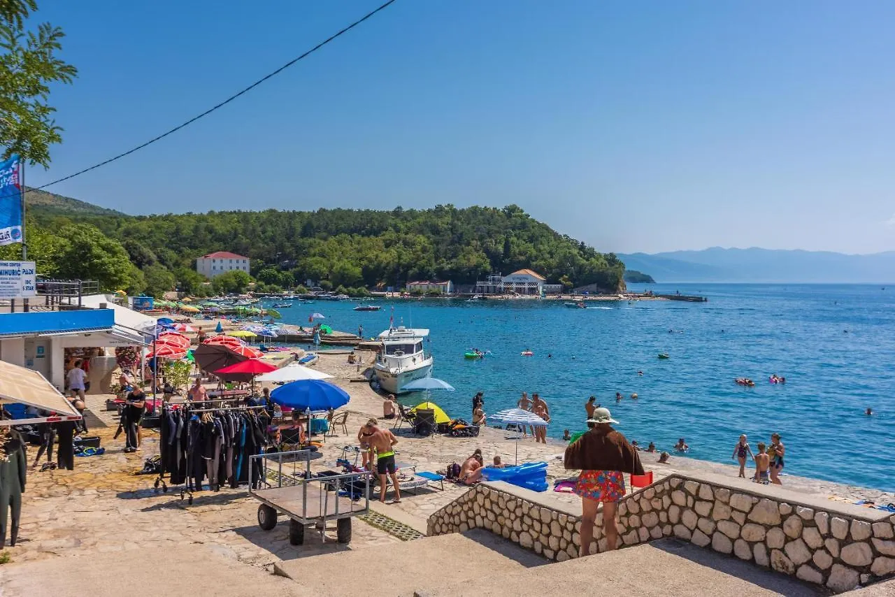 Luxury Apartments Lovorka 3 & 4***/**** Selce