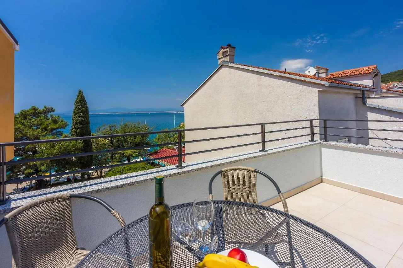 Luxury Apartments Lovorka 3 & 4***/**** Selce