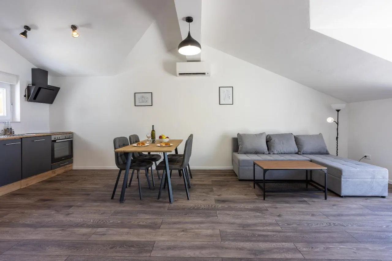 Luxury Apartments Lovorka 3 & 4***/**** Selce Croatia