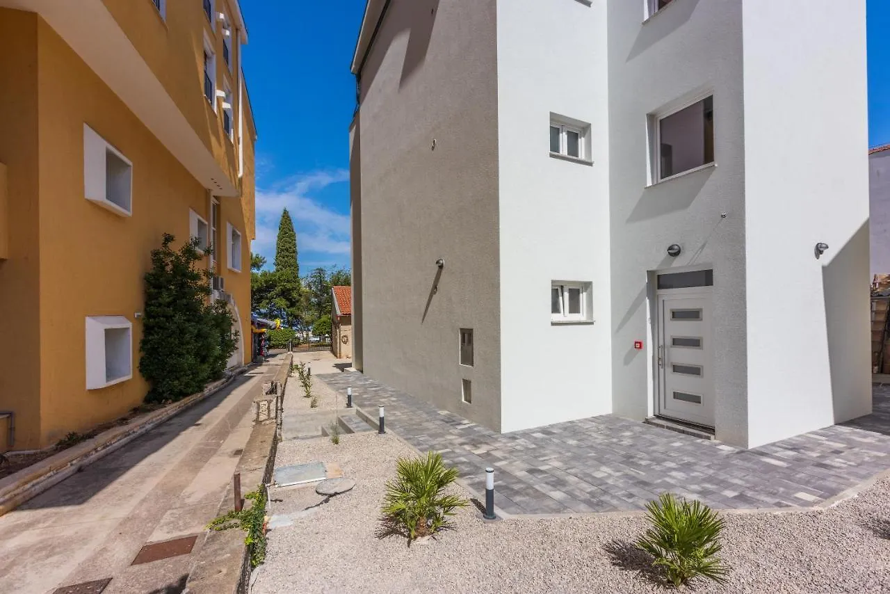 Luxury Apartments Lovorka 3 & 4***/**** Selce