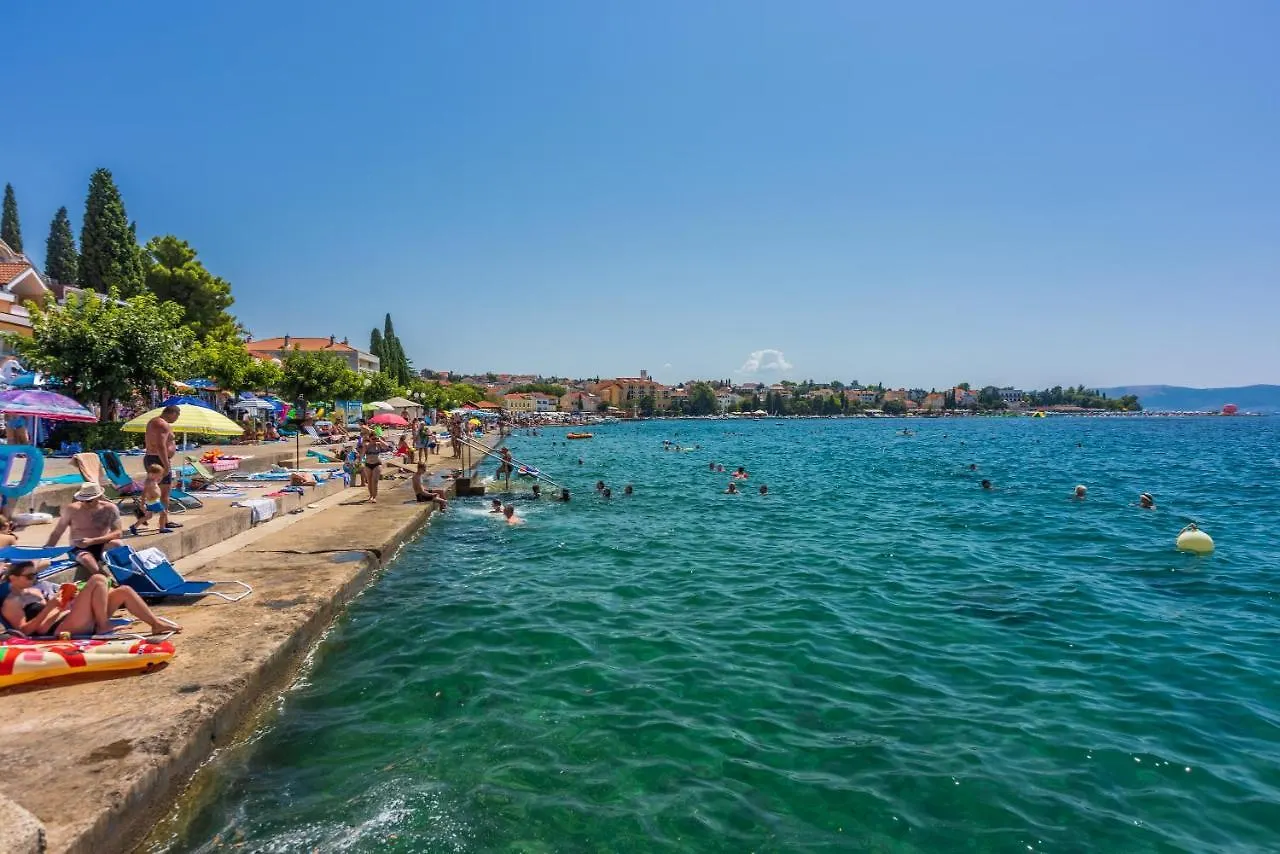 Luxury Apartments Lovorka 3 & 4***/**** Selce