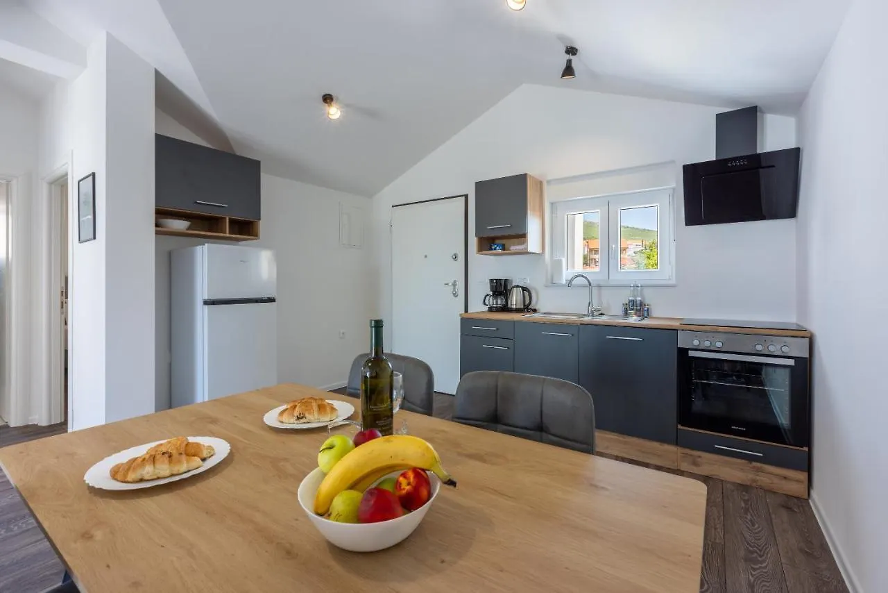 Luxury Apartments Lovorka 3 & 4***/**** 塞尔瑟 克罗地亚