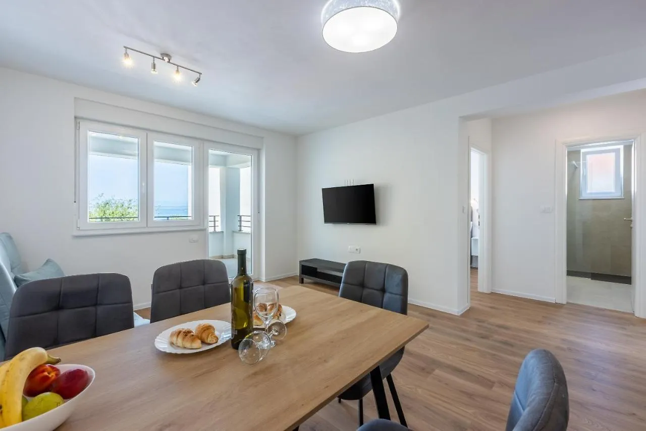 Luxury Apartments Lovorka 3 & 4***/**** Selce
