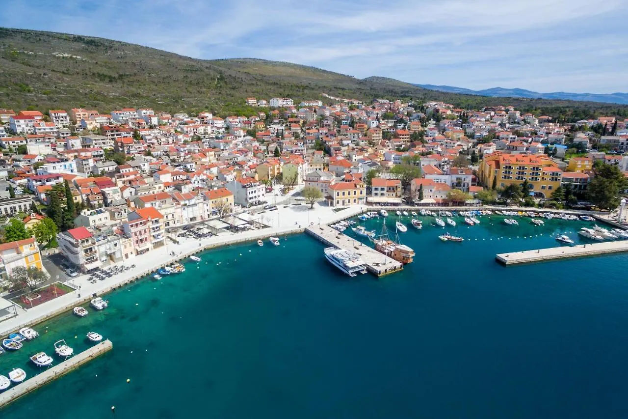 Luxury Apartments Lovorka 3 & 4***/**** Selce